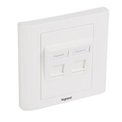   Legrand süllyesztett szerelvény - 2xRJ45 keystone port fogadására, döntött, fehér burkolattal és kerettel, címketartóval